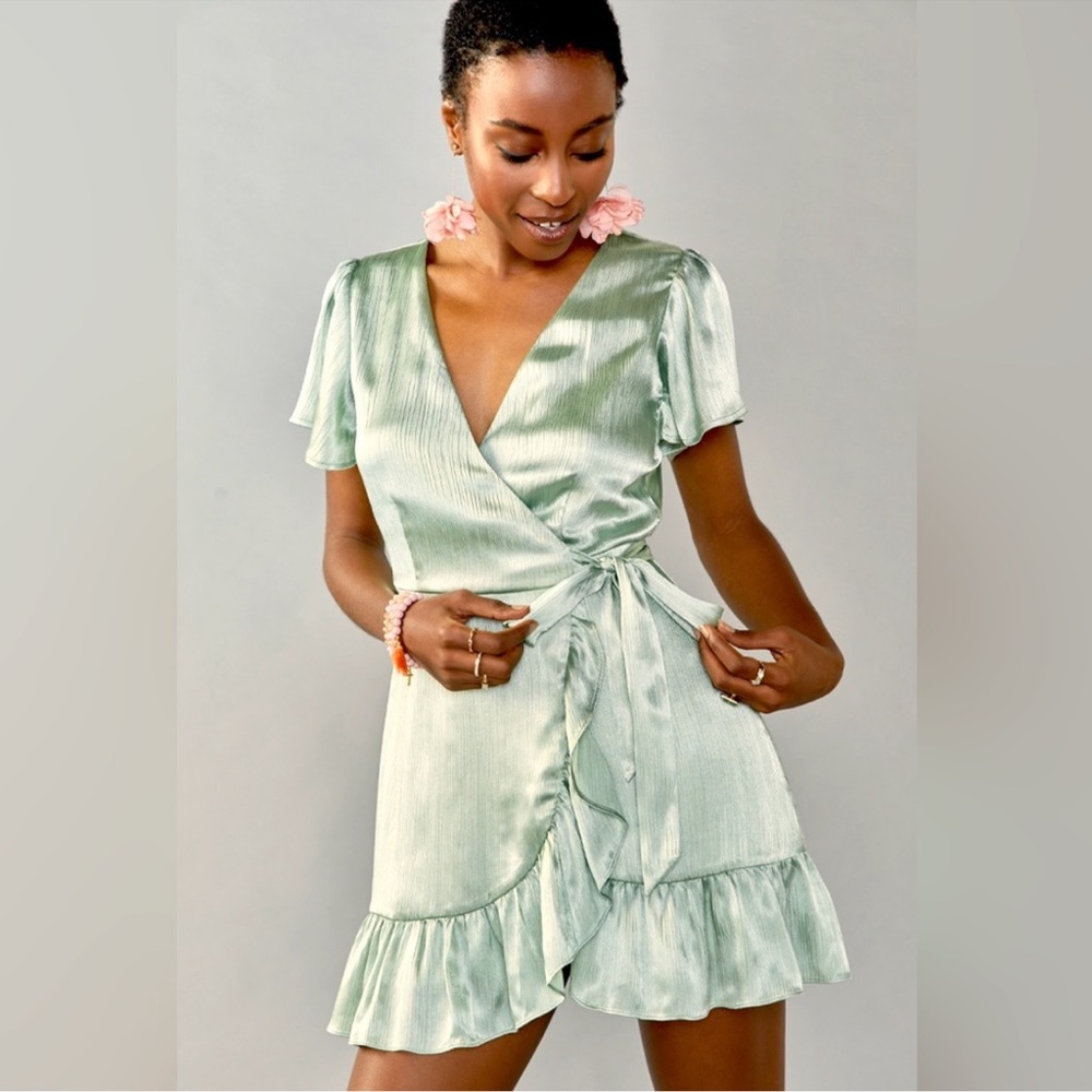 Francesca Mi Ami Green Ruffled Midi Dress V-Neck